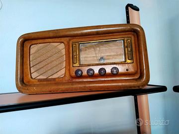 Radio a valvole Vintage d'epoca in legno massello