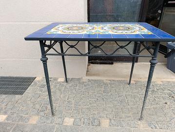 Tavolo in ferro da giardino 