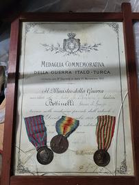 Diploma con medaglie