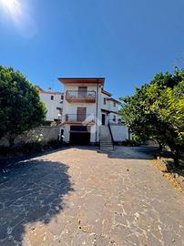 PORZIONE DI TRIFAMILIARE A GENZANO DI ROMA