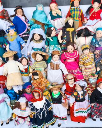 Lotto 60 Bambole Porcellana del Mondo - Collezion