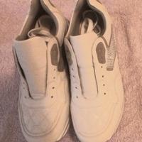 Sneakers donna, bianche con inserti taupe.