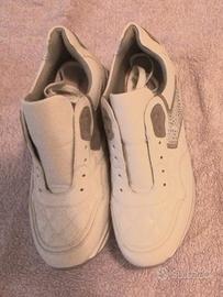 Sneakers donna, bianche con inserti taupe.