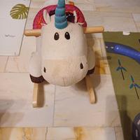 unicorno a dondolo per bambini