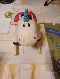 unicorno a dondolo per bambini