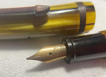 Stilografica Estense, celluloide gialla.