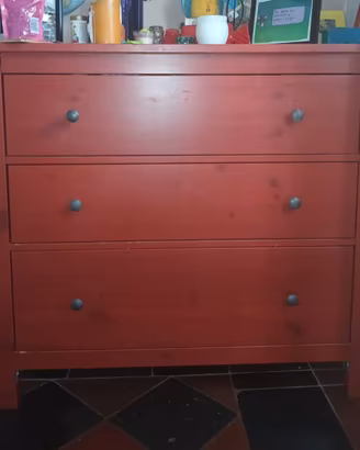 Cassettiera Hemnes rossa Ikea