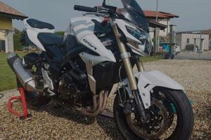 Suzuki GSR 750