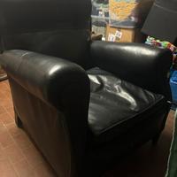 Poltrona in pelle nera