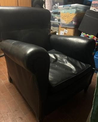 Poltrona in pelle nera