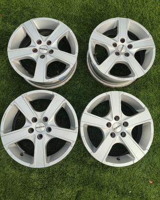 cerchi in lega da 15" Momo