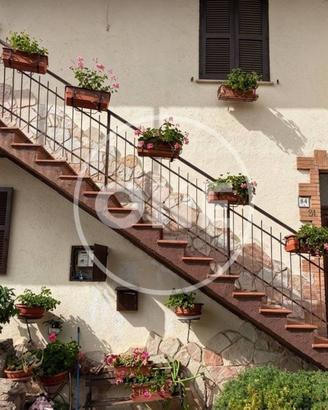 Appartamento di 110 m² con 4 locali e box auto a F