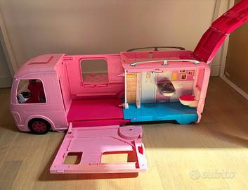 Barbie Camper dei Sogni si apre e si trasforma