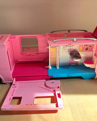 Barbie Camper dei Sogni si apre e si trasforma