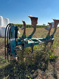 Aratro bivomere idraulico