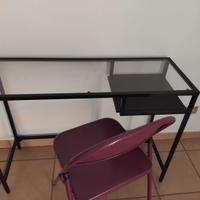 Scrivania con sedia