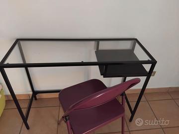 Scrivania con sedia