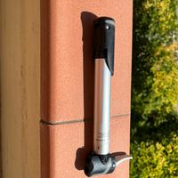 Pompa mini per biciclette.