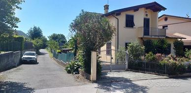 Villetta con giardino