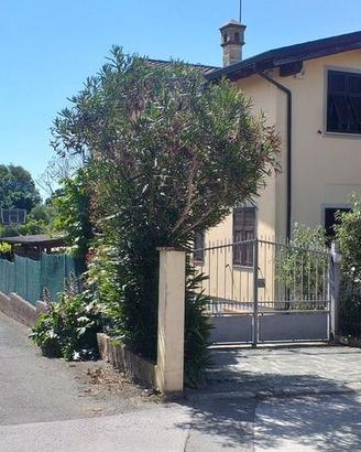 Villetta con giardino