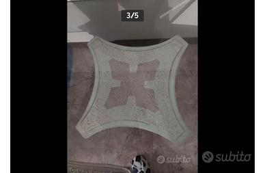 Tavolino in vetro bisellato e capitello