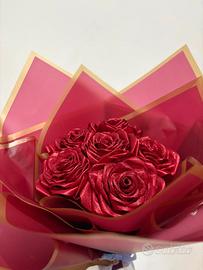 Bouquet di Rose in Raso Fatte a Mano