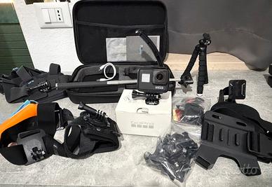 GoPro HERO7 Black 4K + Kit Accessori Completo