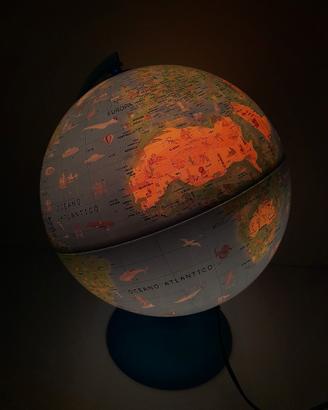 Mappamondo con luce