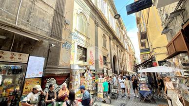 2 LOCALI A NAPOLI