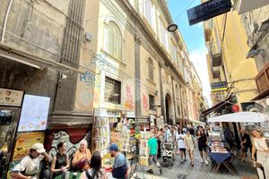 2 LOCALI A NAPOLI