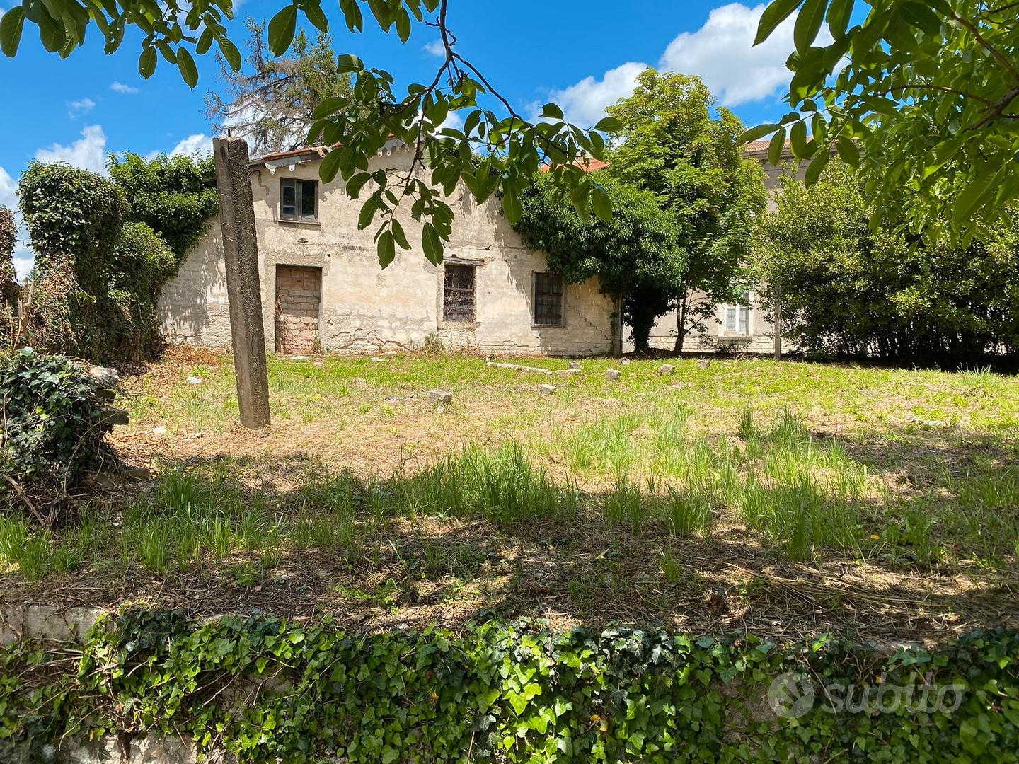 Complesso Garage 115mq + Terreno Edificabile 600mq - View 2