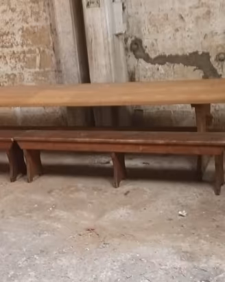 tavolo in legno massiccio con panche