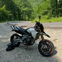 Aprilia Dorsoduro 750