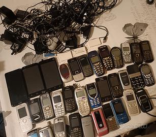 34 smartphone/cellulari,20 caricabatterie in blocc