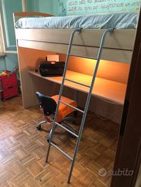 Letto a soppalco con scrivania