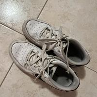 Nike Air Force 1 Bianche con Swoosh Nero