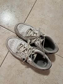 Nike Air Force 1 Bianche con Swoosh Nero