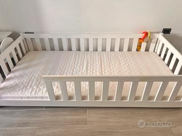 Lettino montessori bianco con sponde e materasso