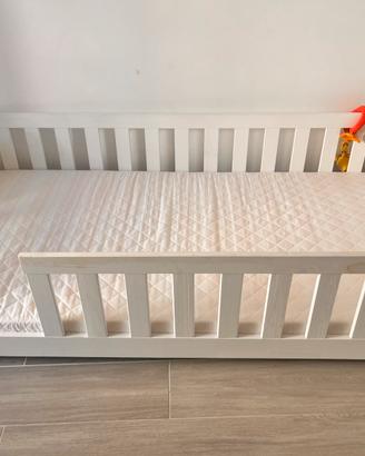 Lettino montessori bianco con sponde e materasso