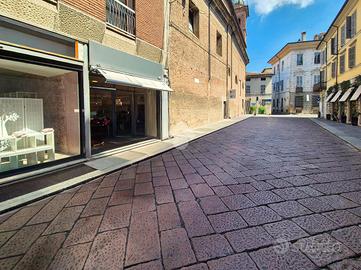 NEGOZIO A PIACENZA