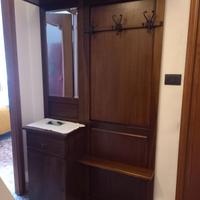 Entrata in legno con appendini