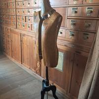 Manichino in legno e carta pesta anni 40