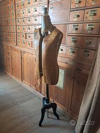 Manichino in legno e carta pesta anni 40