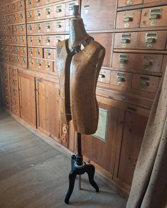 Manichino in legno e carta pesta anni 40