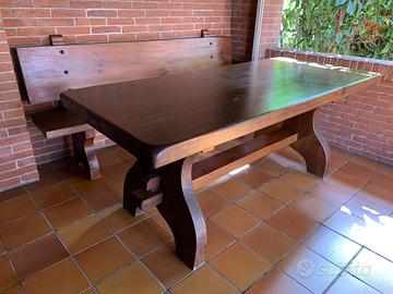 Tavolo e panca in legno di noce massello