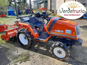 TRATTORE AGRICOLO