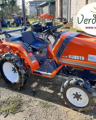 TRATTORE AGRICOLO
