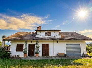 VILLA SINGOLA A TORRI IN SABINA