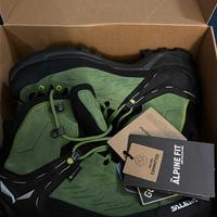 Scarpe da montagna nuove