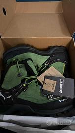 Scarpe da montagna nuove